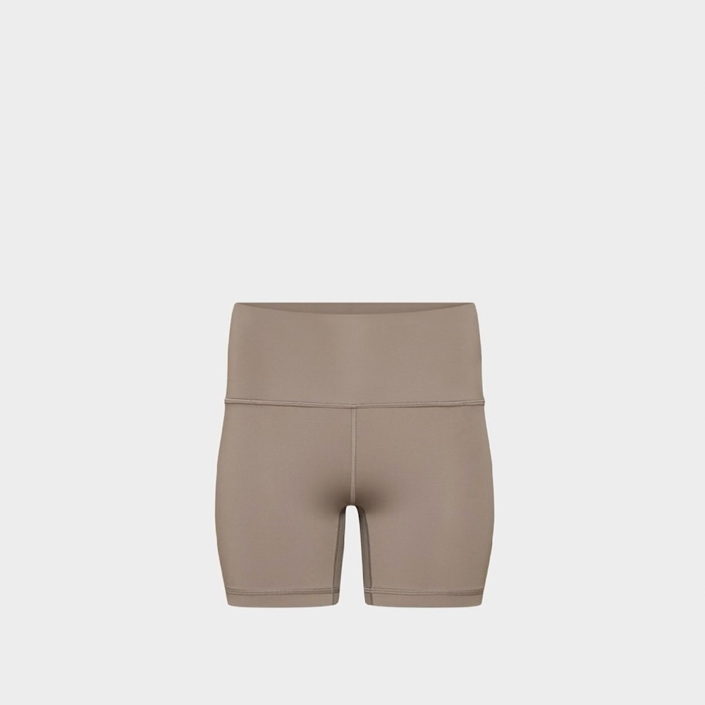 Aritzia Golden GlossForm™ Cheeky Hi-Rise 5" Short